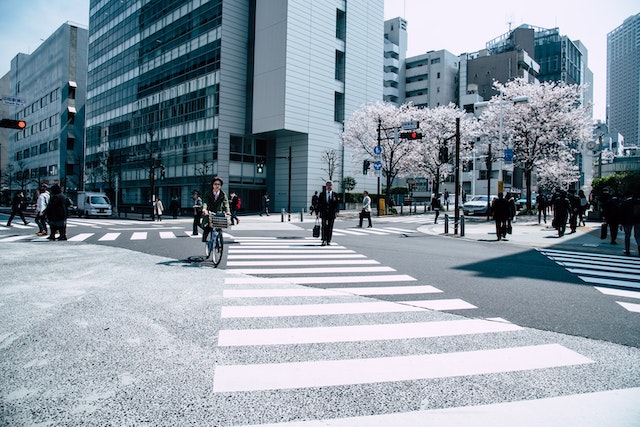 果洛为何勤工俭学对在日本的留学生的职业生涯至关重要？